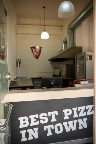 Venta de local excelente ubicación con sótano foto 2