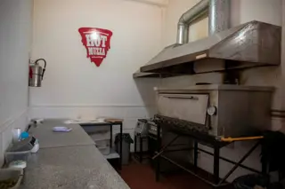 Venta de local excelente ubicación con sótano foto 4