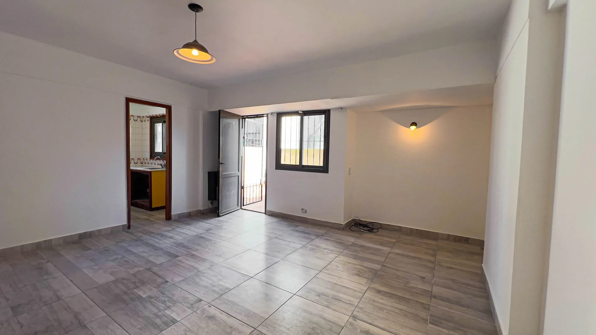 Venta Depatamento Monoambiente Centro con Cochera foto 2