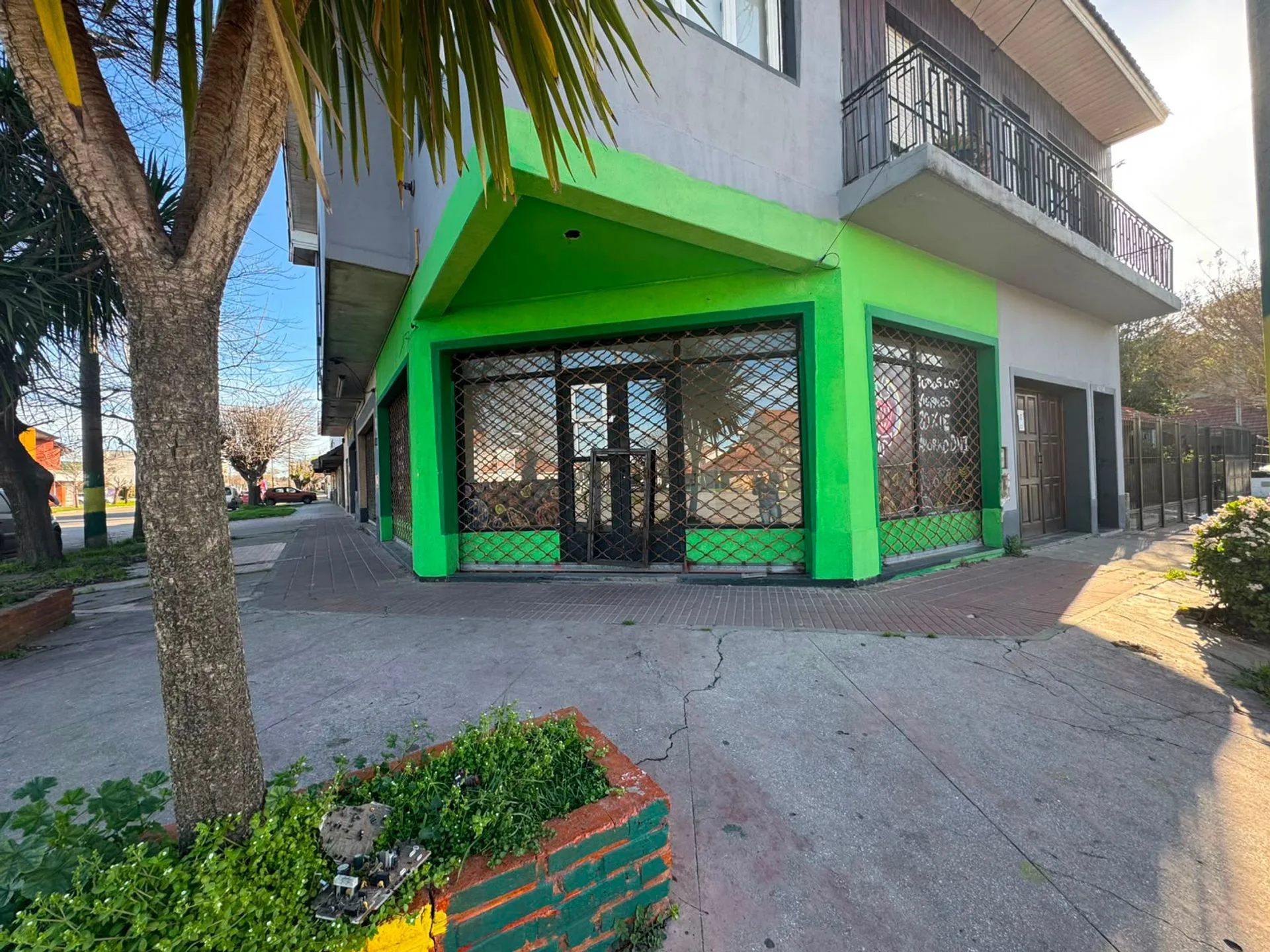 ALQUILER LOCAL ZONA MUNDIALISTA CON PATIO Y BAÑO