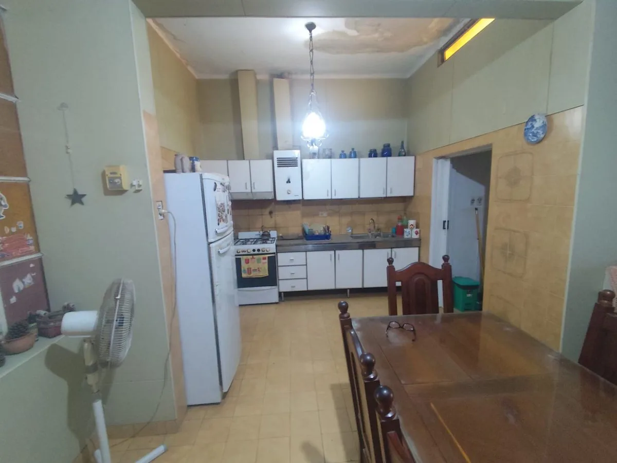 CASA,  3 DORMITORIOS EN BARRIO VELEZ SARSFIELD. foto 2