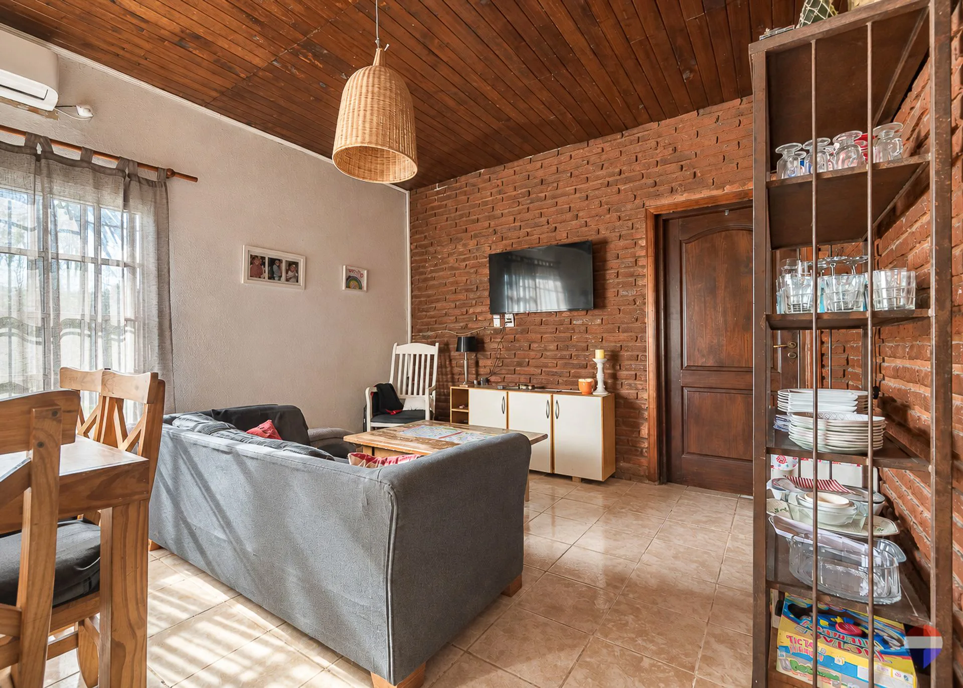 CASA EN VENTA 3 AMBIENTES EN INGENIERO MASCHWITZ foto 2
