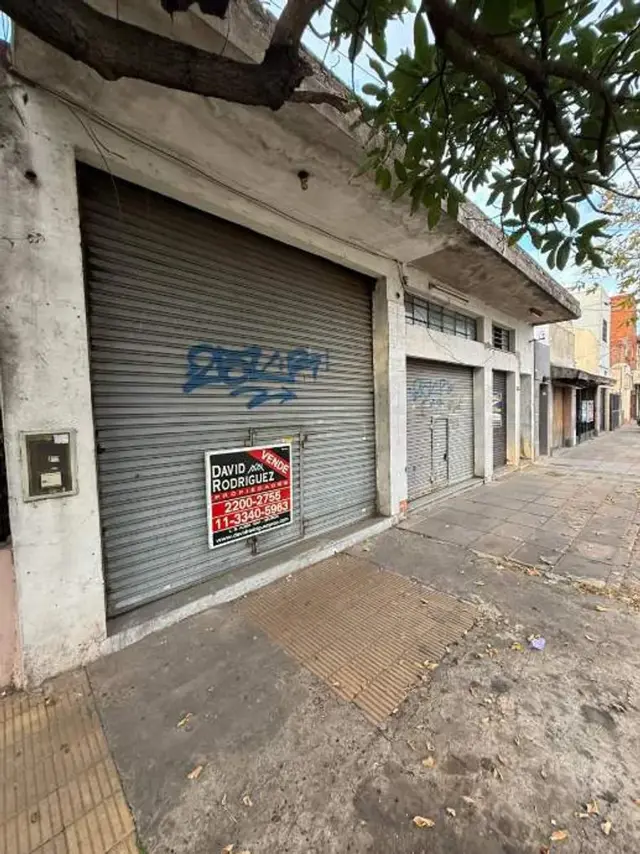 LOCAL CON VIVIENDAS AL CONTRAFRENTE