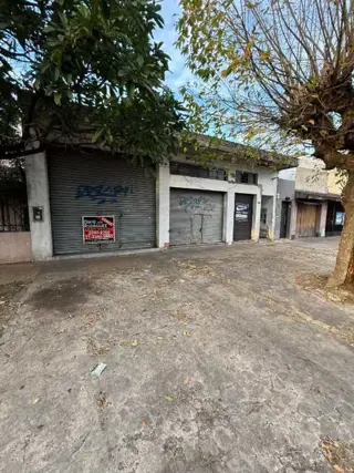 LOCAL CON VIVIENDAS AL CONTRAFRENTE foto 2