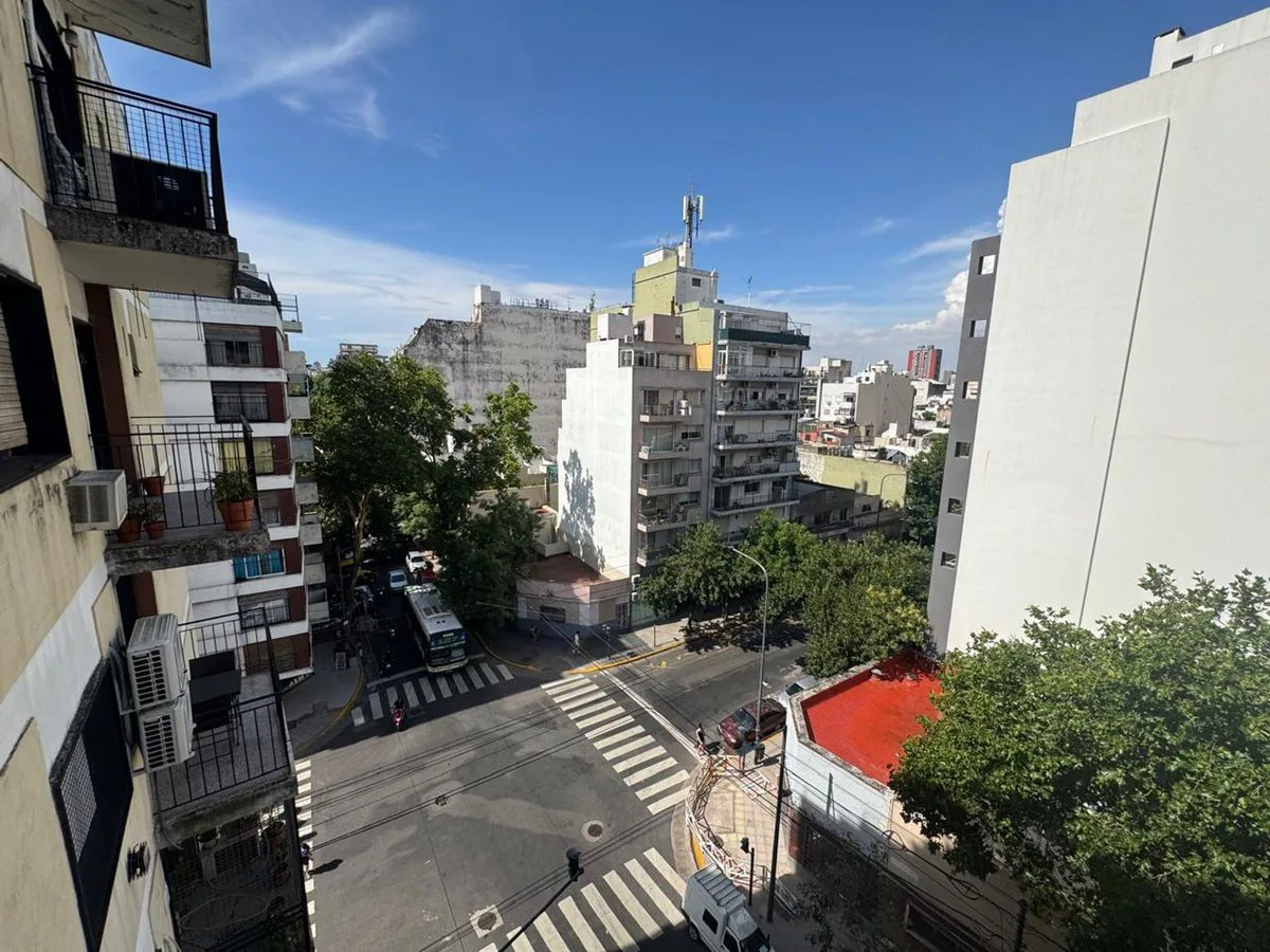 DEPARTAMENTO EN VENTA BOEDO 2 AMBIENTES BALCON foto 5