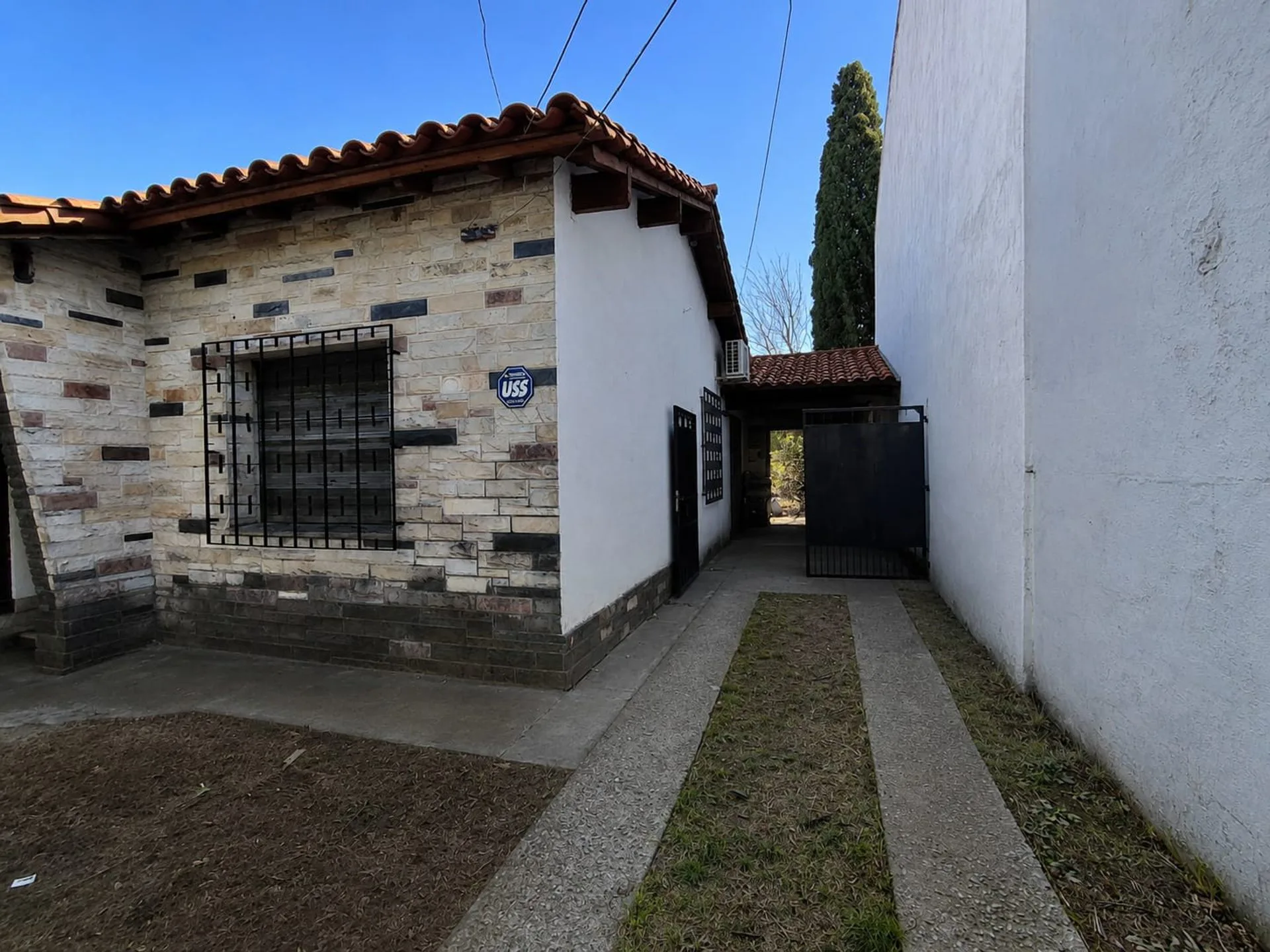 CASA LOTE PROPIO EN CASTELAR A REFACCIONAR foto 5