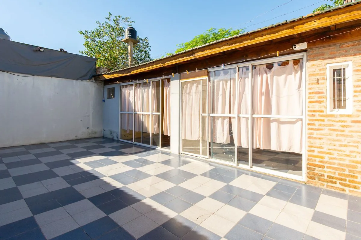 VENTA CASA CUATRO AMBIENTES CASTELAR QUINCHO foto 3