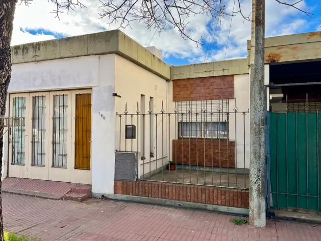 VENTA / CASA 2DORM / SERVICIOS / Bº SAN MARTIN