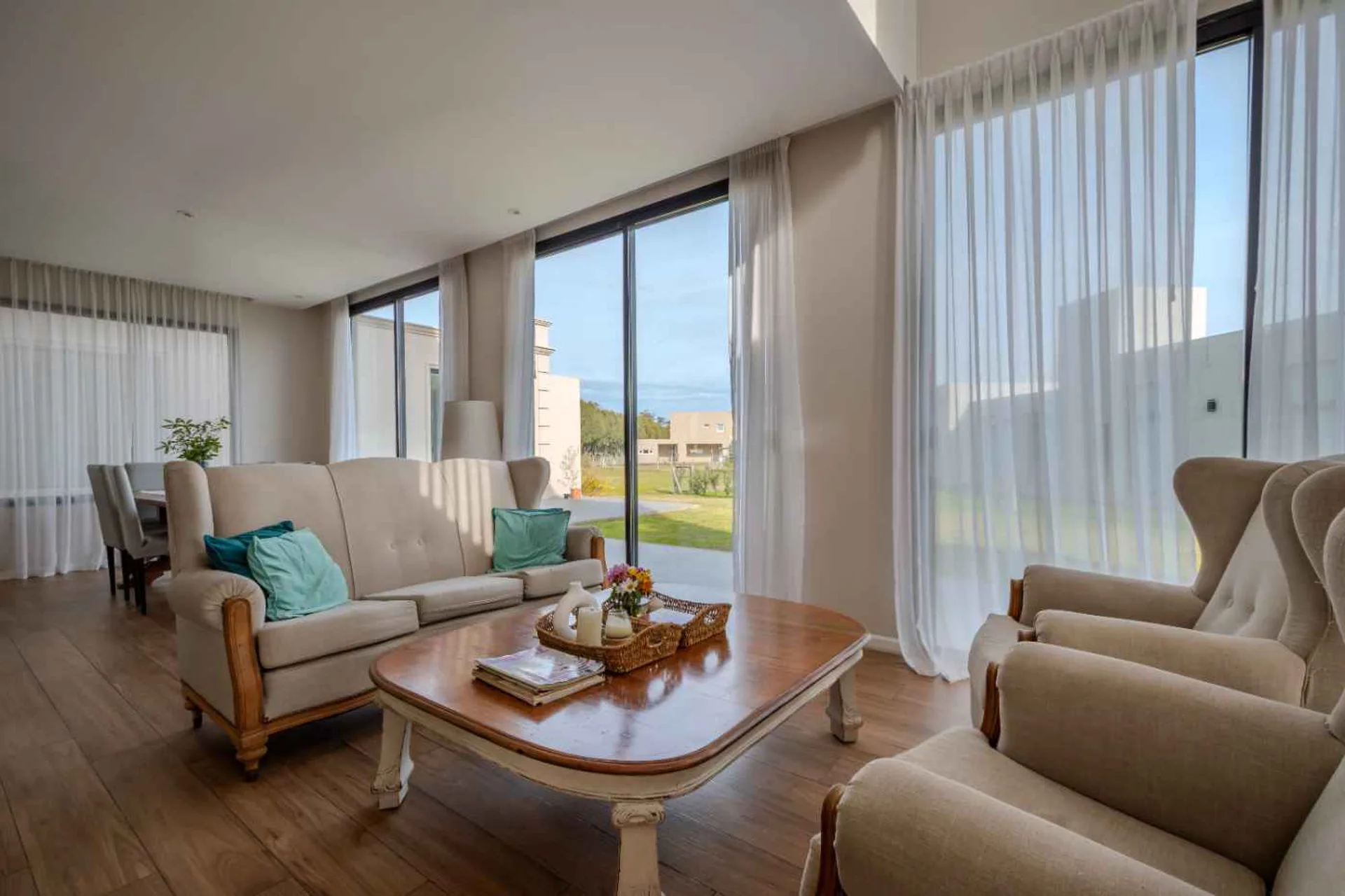 VENTA Casa Barrio Tierras del Mar Lote 775m2 Gas foto 3