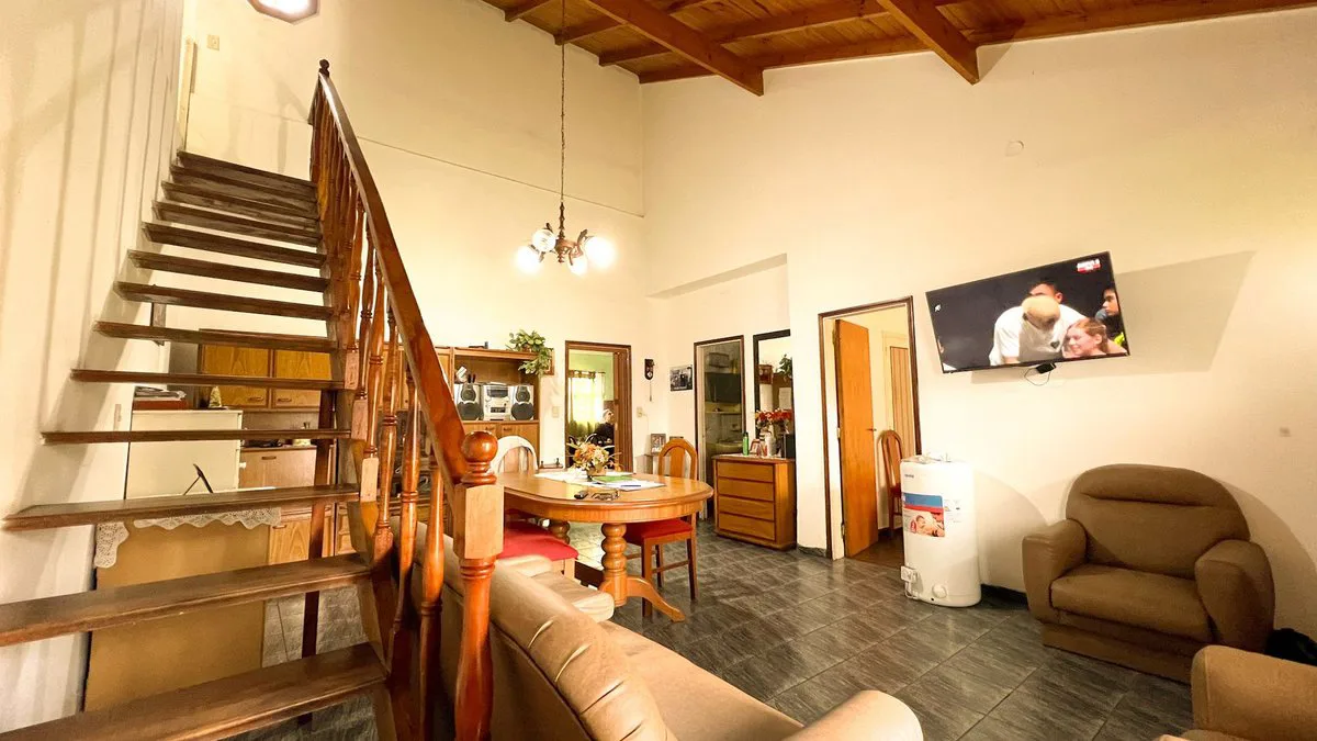 venta casa 4 ambientes + departamento  Los Pinares foto 3