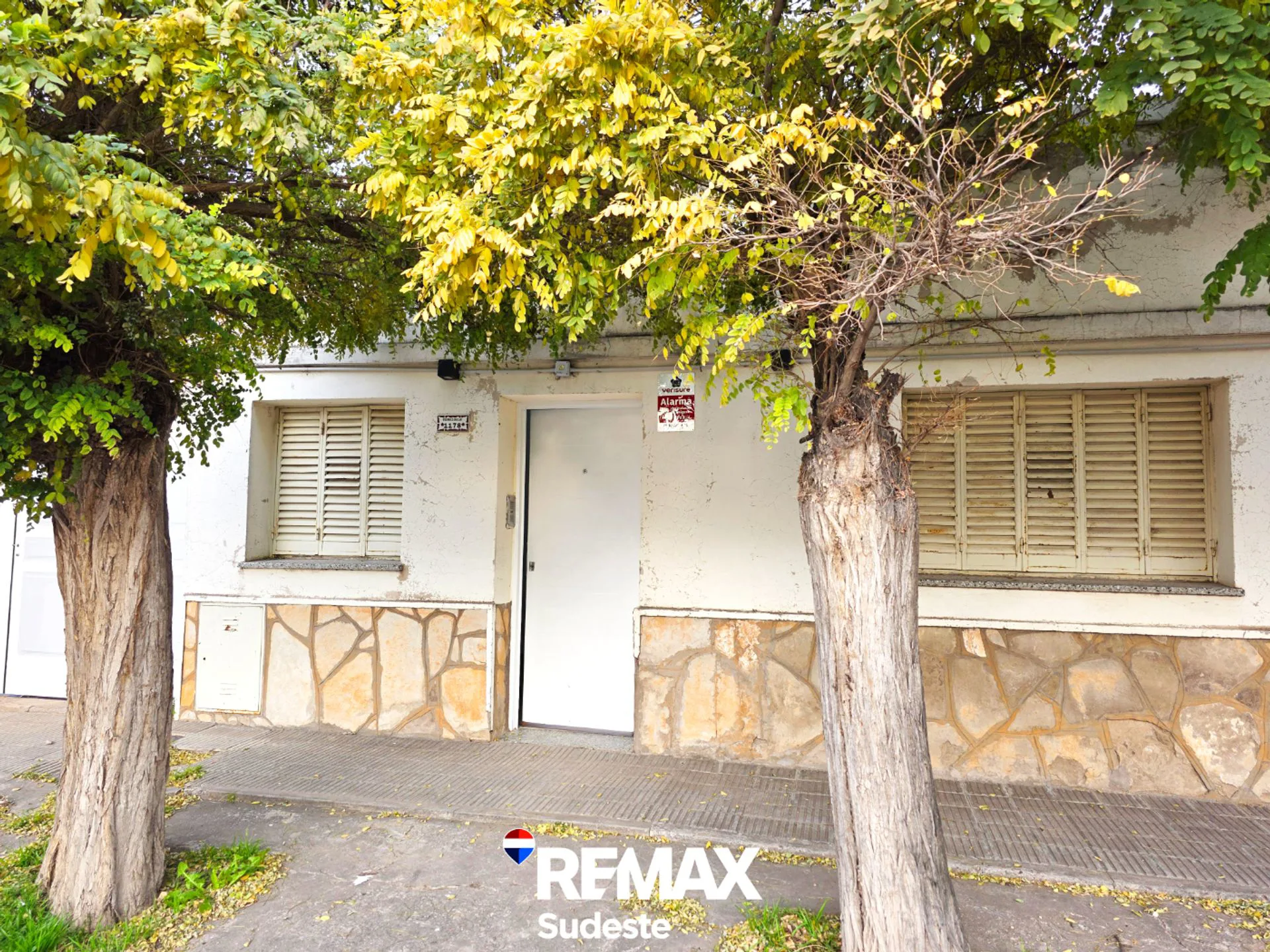 CASA A REFACCIONAR CON GRAN JARDIN. APTA CREDITO! foto 3