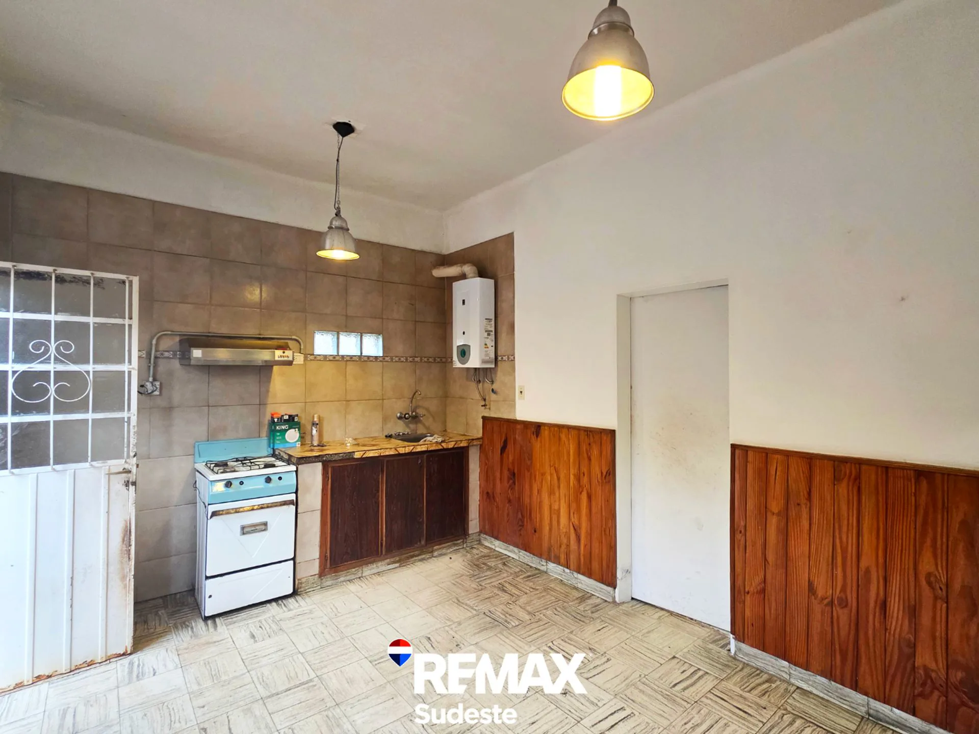CASA A REFACCIONAR CON GRAN JARDIN. APTA CREDITO! foto 5