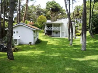 MODERNA CASA EN VENTA EN EXCLUSIVA ZONA - PINAMAR NORTE foto 2