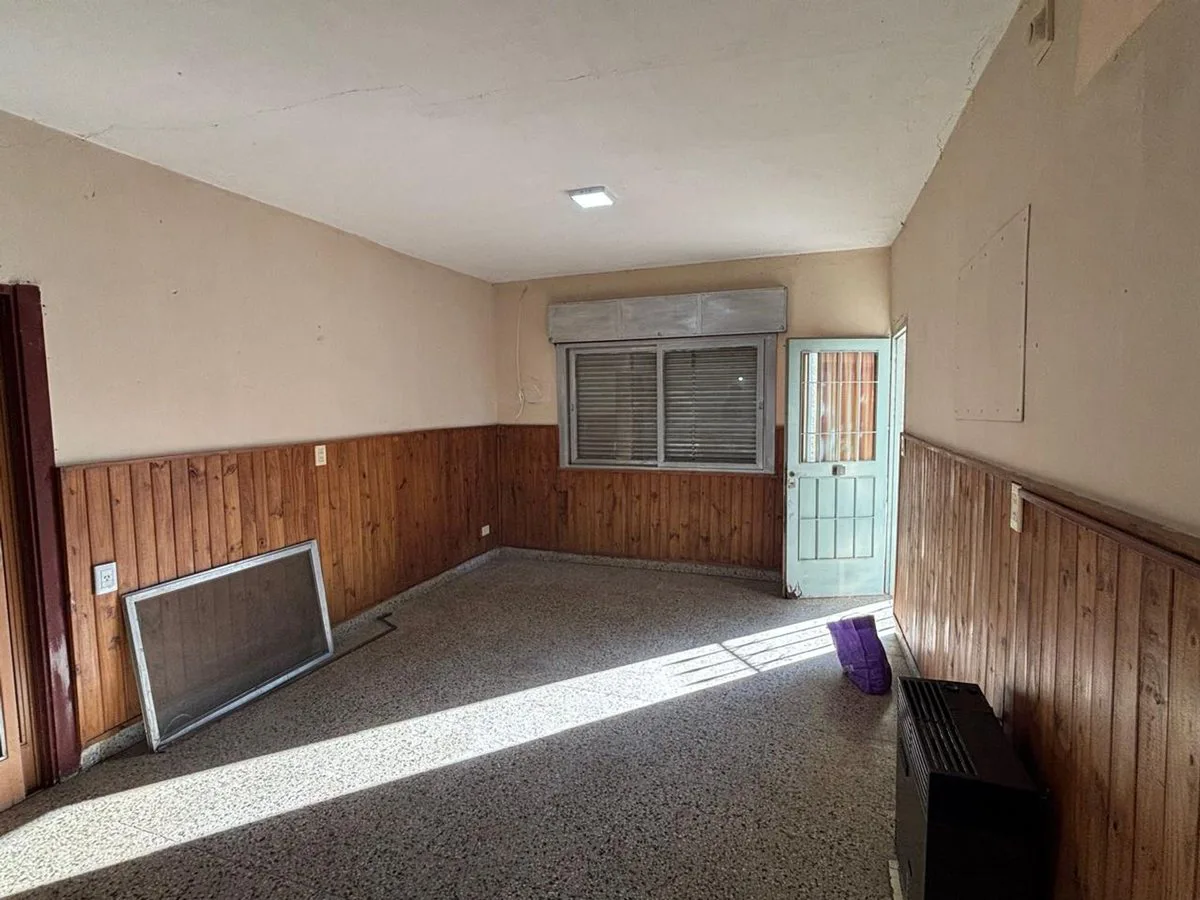 VENTA CASA DOS DORMITORIOS Y COCHERA ARROYO SECO foto 3