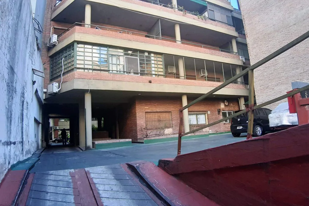 VENTA COCHERA CUBIERTA - BELGRANO - BAJAS EXPENSAS foto 2