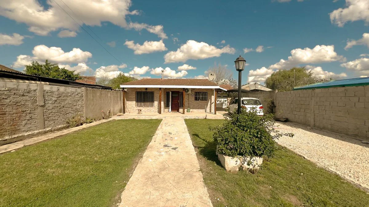 VENTA CASA 3 AMB JARDIN QUINCHO BARRIO HIPODROMO foto 2