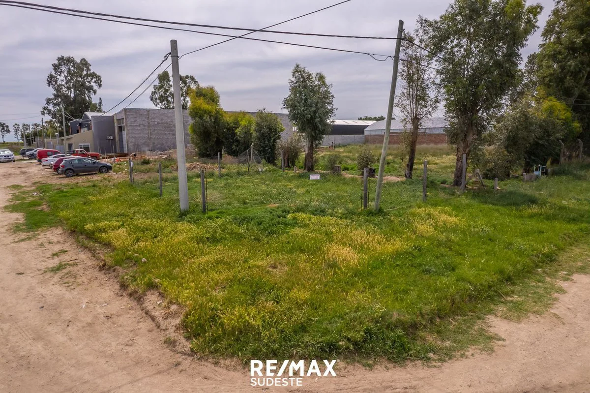 LOTE ESQUINA.  14.5 mts X 24.5 mts PANAMA Y BONNAT foto 2