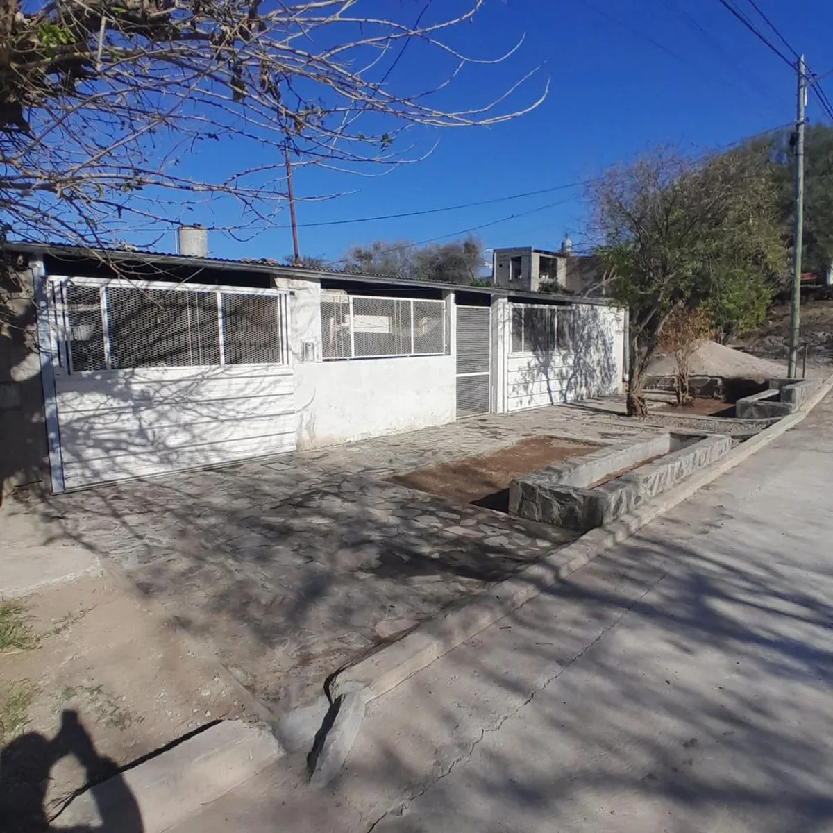 SE VENDE CASA A MTS DE AV PTE CASTILLO. PERMUTA !