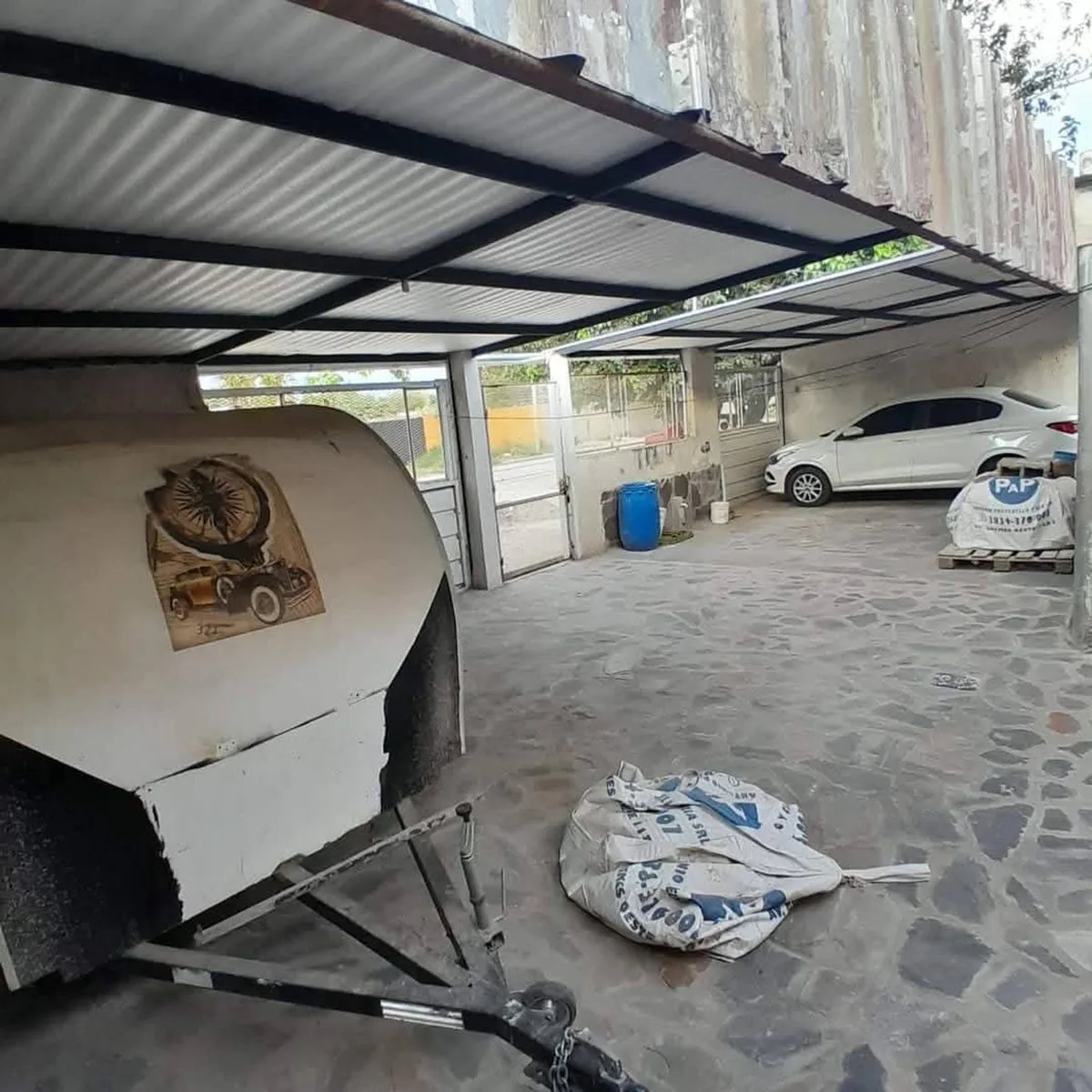 SE VENDE CASA A MTS DE AV PTE CASTILLO. PERMUTA ! foto 2