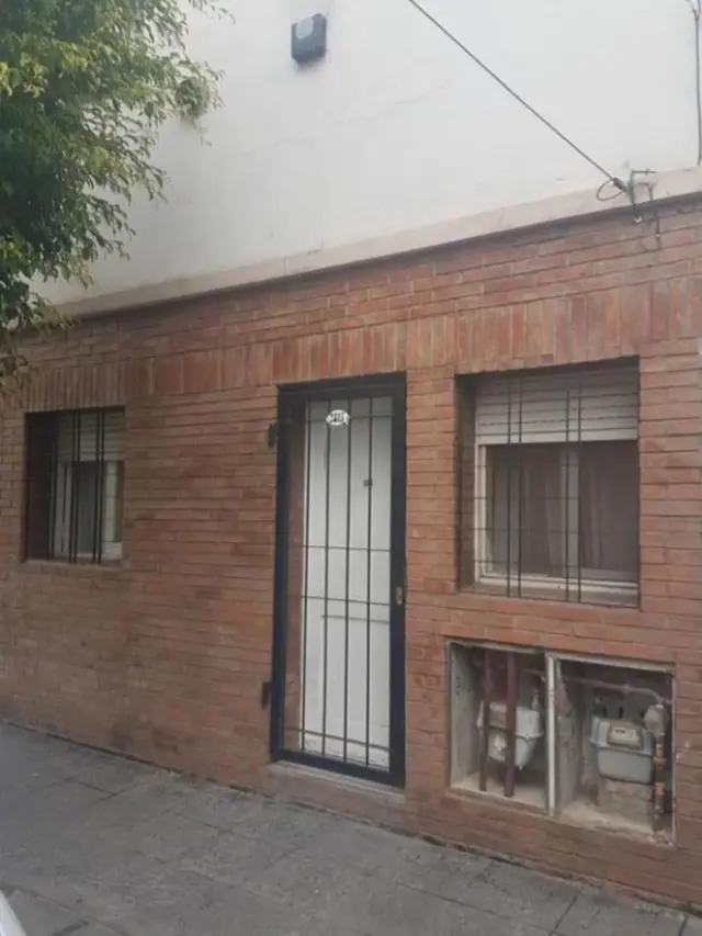 Muy cómodo PH de dos dormitorios en Planta Baja al frente en Virreyes.