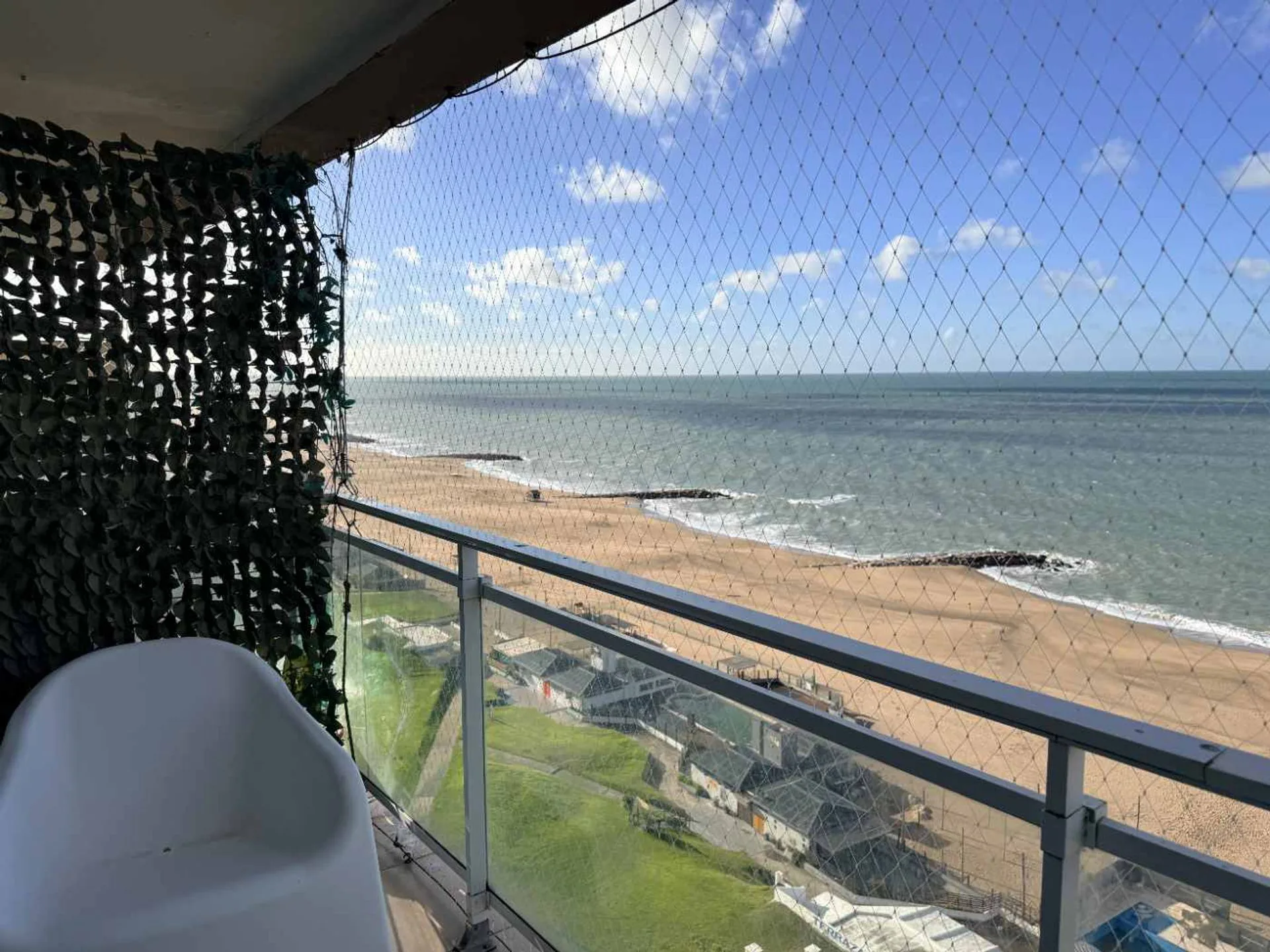 Semipiso Frente al Mar c/cocheras y baulera -UNICO foto 2