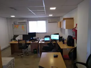 Excelente Oficina a 1/2 Cuadra Peatonal Belgrano C/renta foto 5