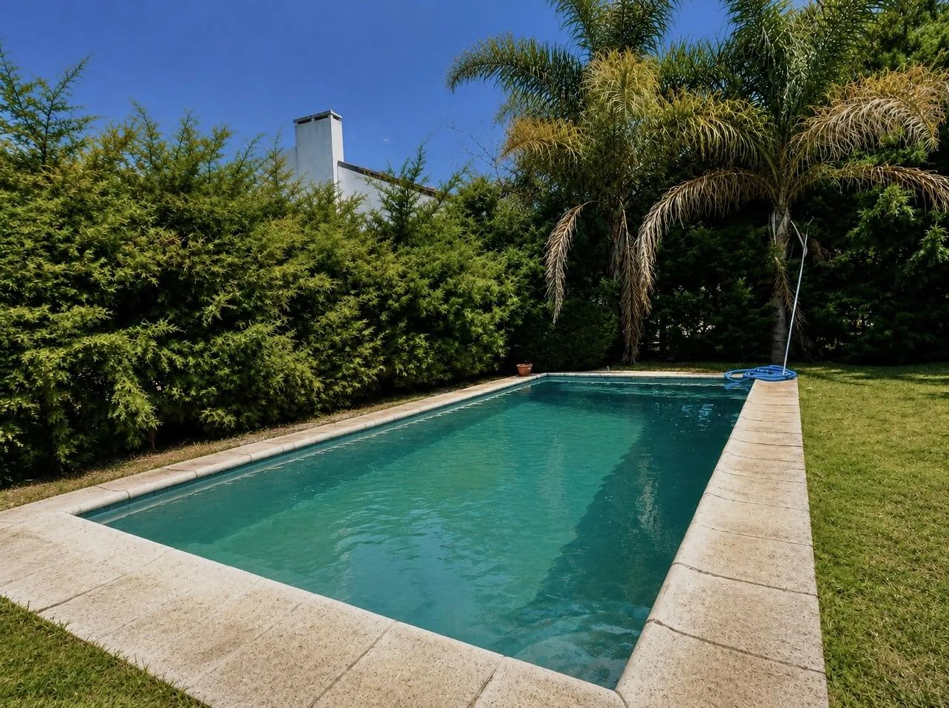 SE ALQUILA CASA BARRIO EL LAUQUEN CON PISCINA foto 2