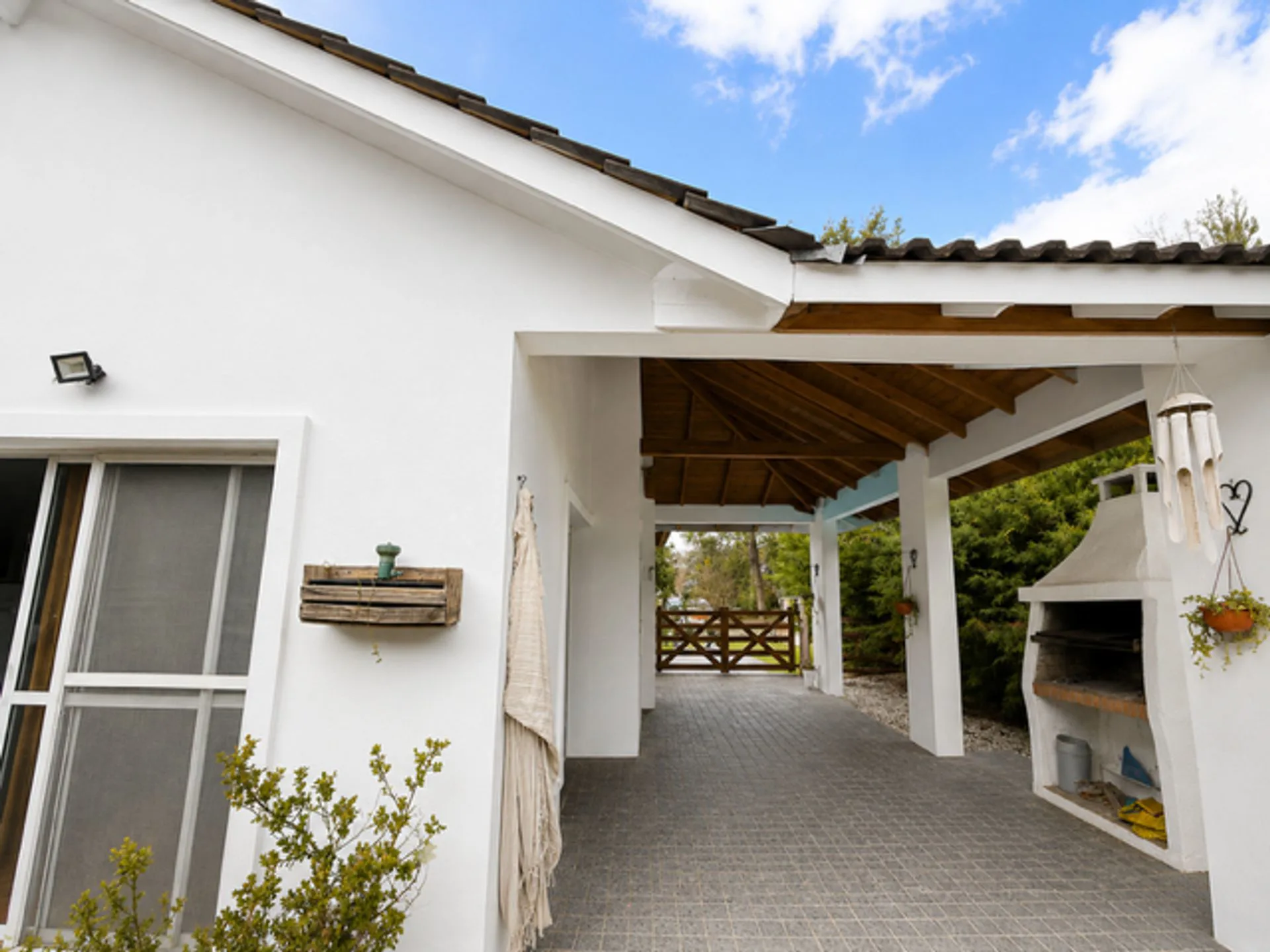 SE ALQUILA CASA BARRIO EL LAUQUEN CON PISCINA foto 3