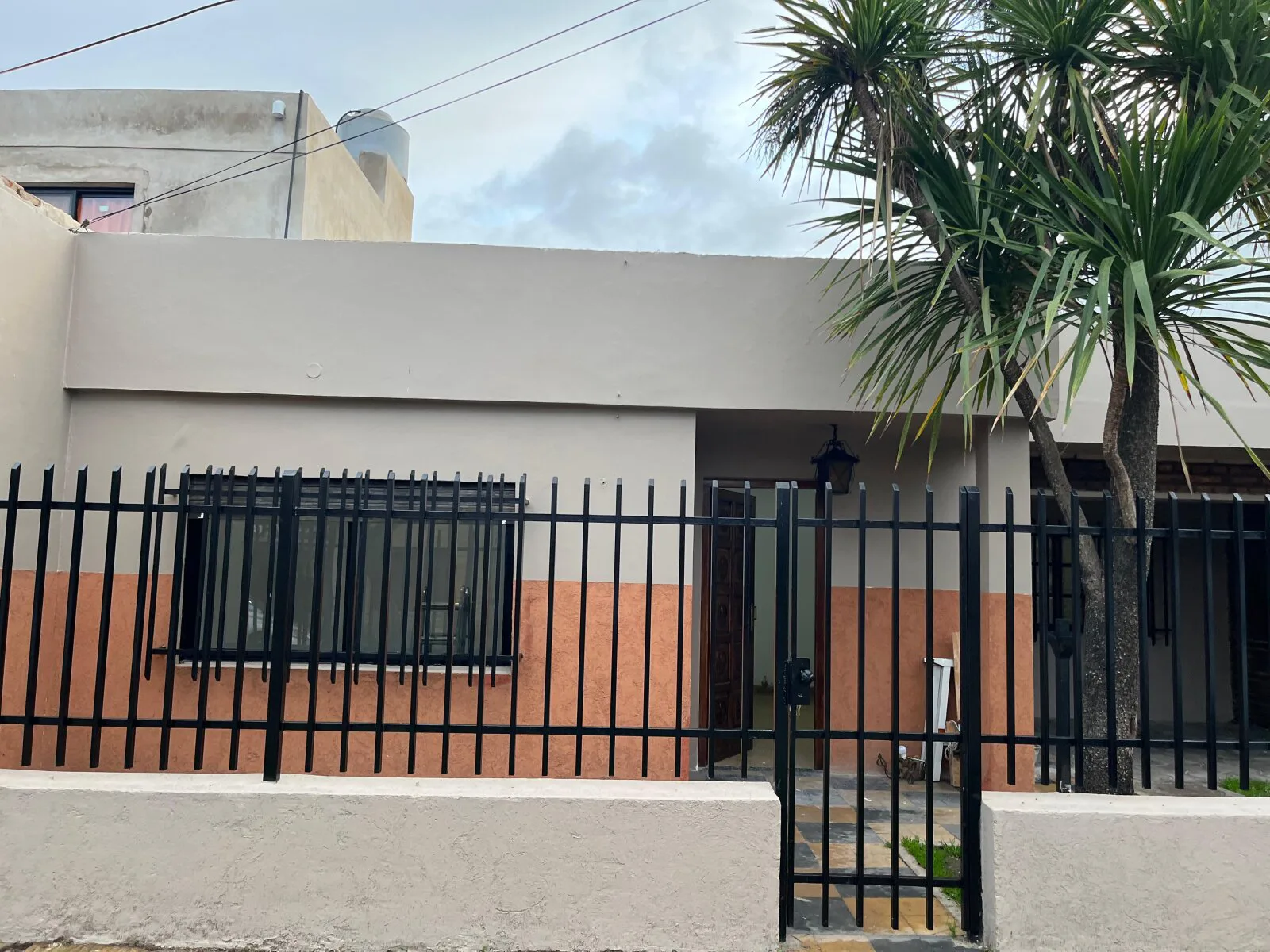 CASA 4 AMB. | HURLINGHAM/VILLA TESEI | A POCAS CUADRAS DE LA MUNICIPALIDAD