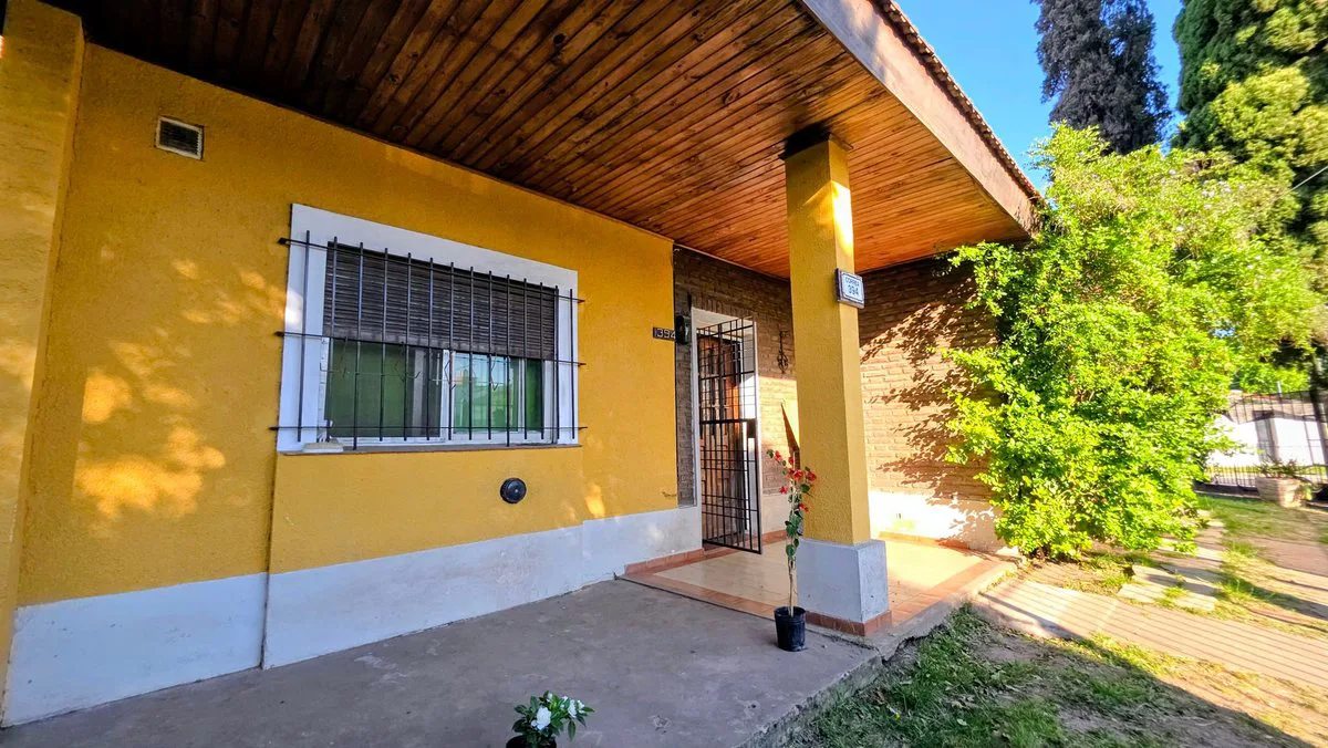 Casa en Venta Centro de Luis Guillón Apto Credito foto 2