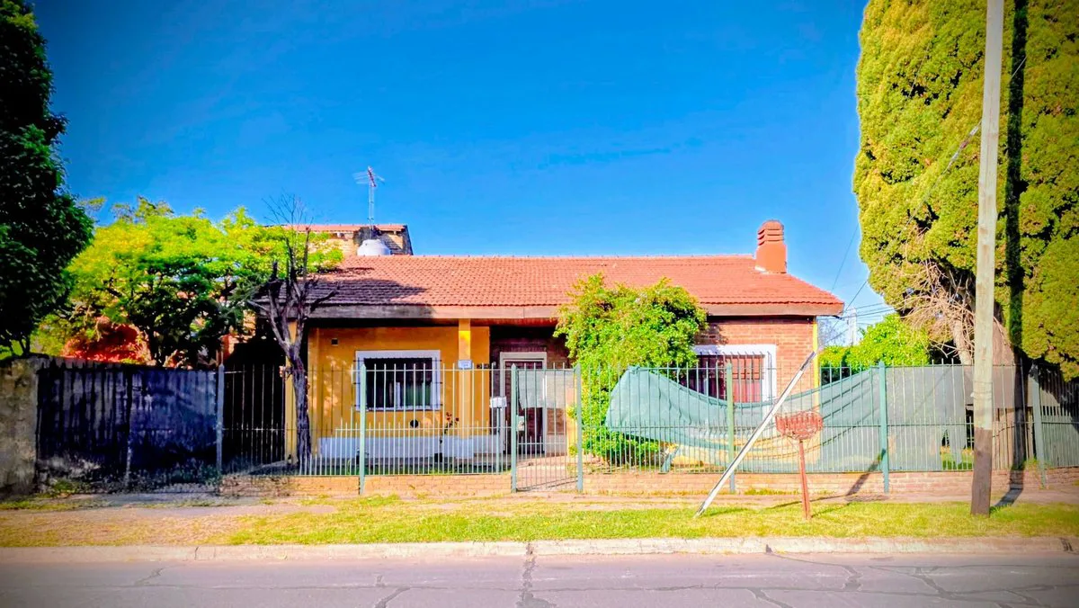 Casa en Venta Centro de Luis Guillón Apto Credito foto 3