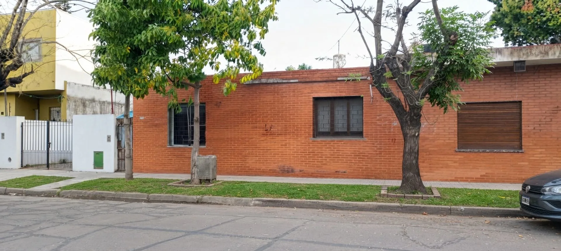 Venta Casa 251 m2 de 5 ambientes en Béccar c/patio foto 3