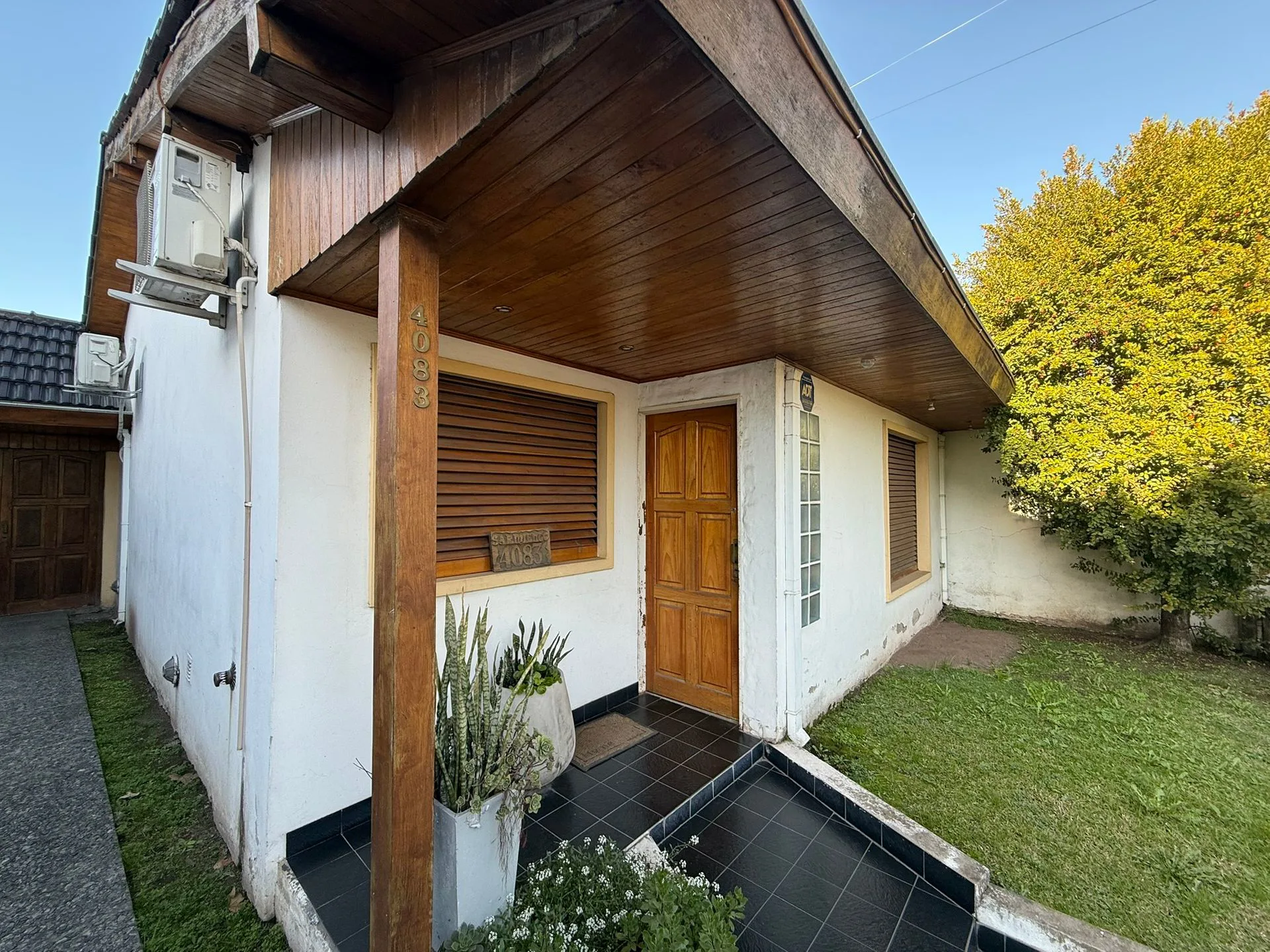 CASA DE DOS PLANTAS CON GALERÍA Y PATIO foto 2