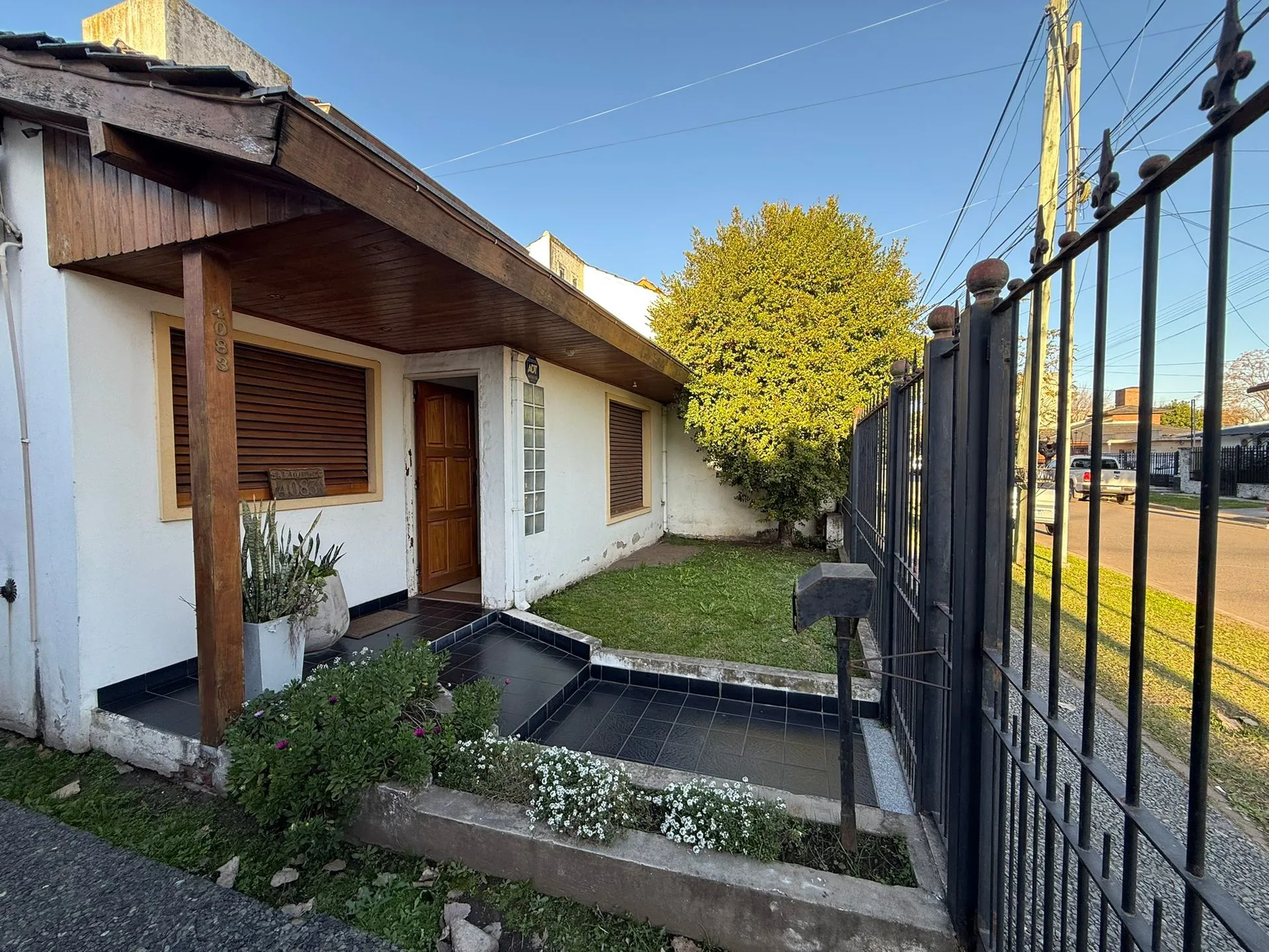 CASA DE DOS PLANTAS CON GALERÍA Y PATIO foto 3