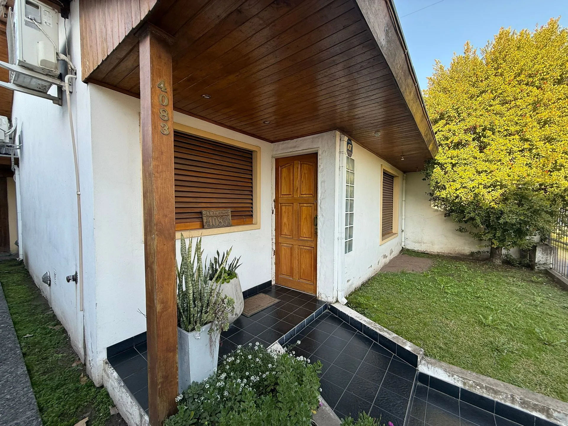 CASA DE DOS PLANTAS CON GALERÍA Y PATIO foto 5
