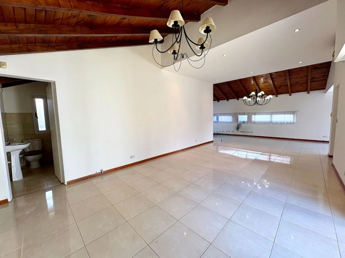 VENTA CASA EN FUNES 4 DORMITORIOS 920m² TERRENO foto 2