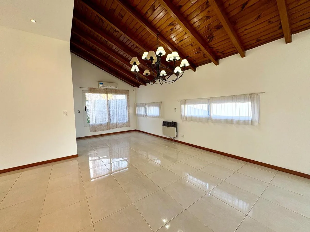 VENTA CASA EN FUNES 4 DORMITORIOS 920m² TERRENO foto 4