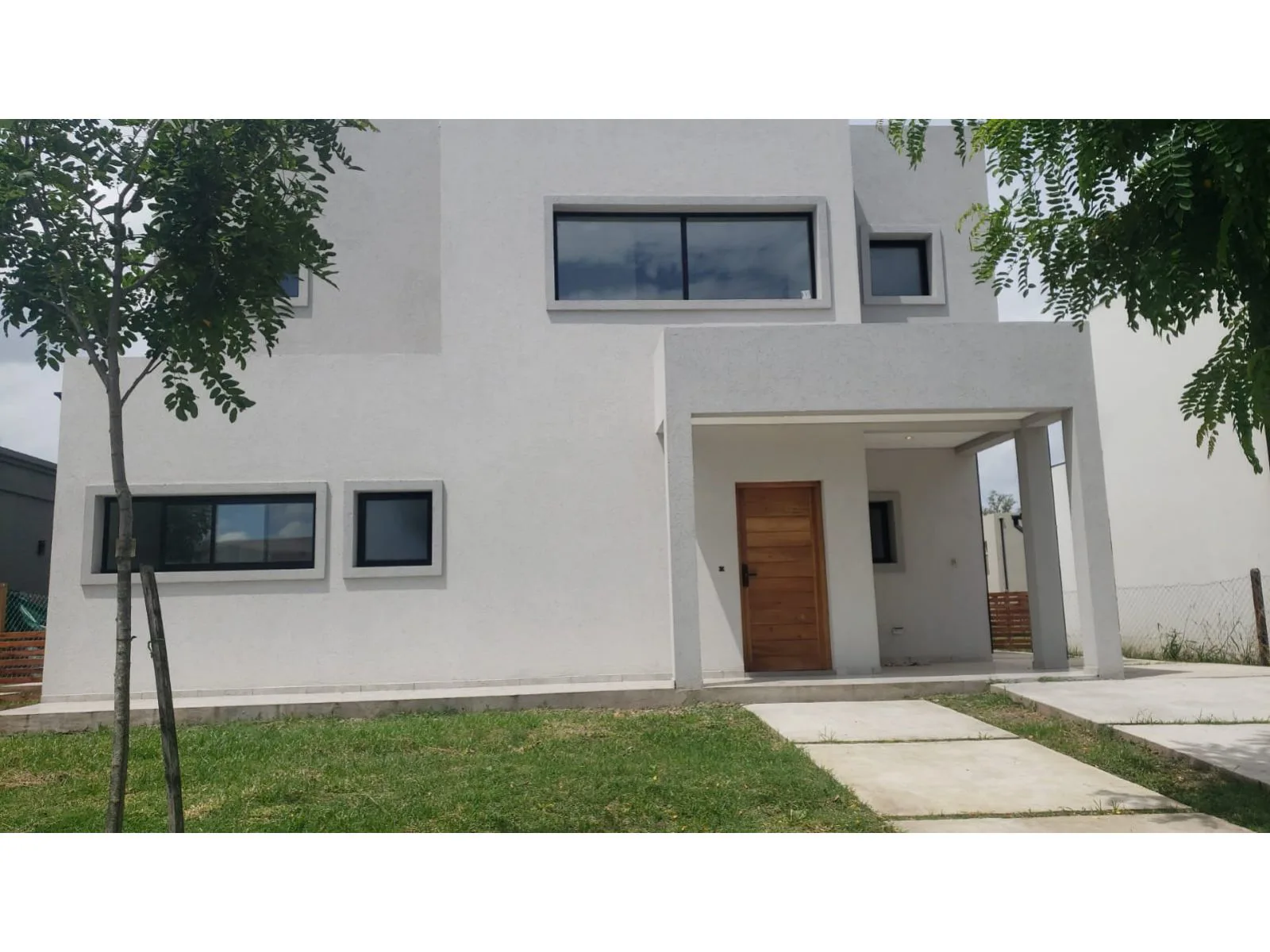 CASA 4 AMB EN Bº SAN PABLO 3 DORM 1 C/VEST. PARQ foto 2