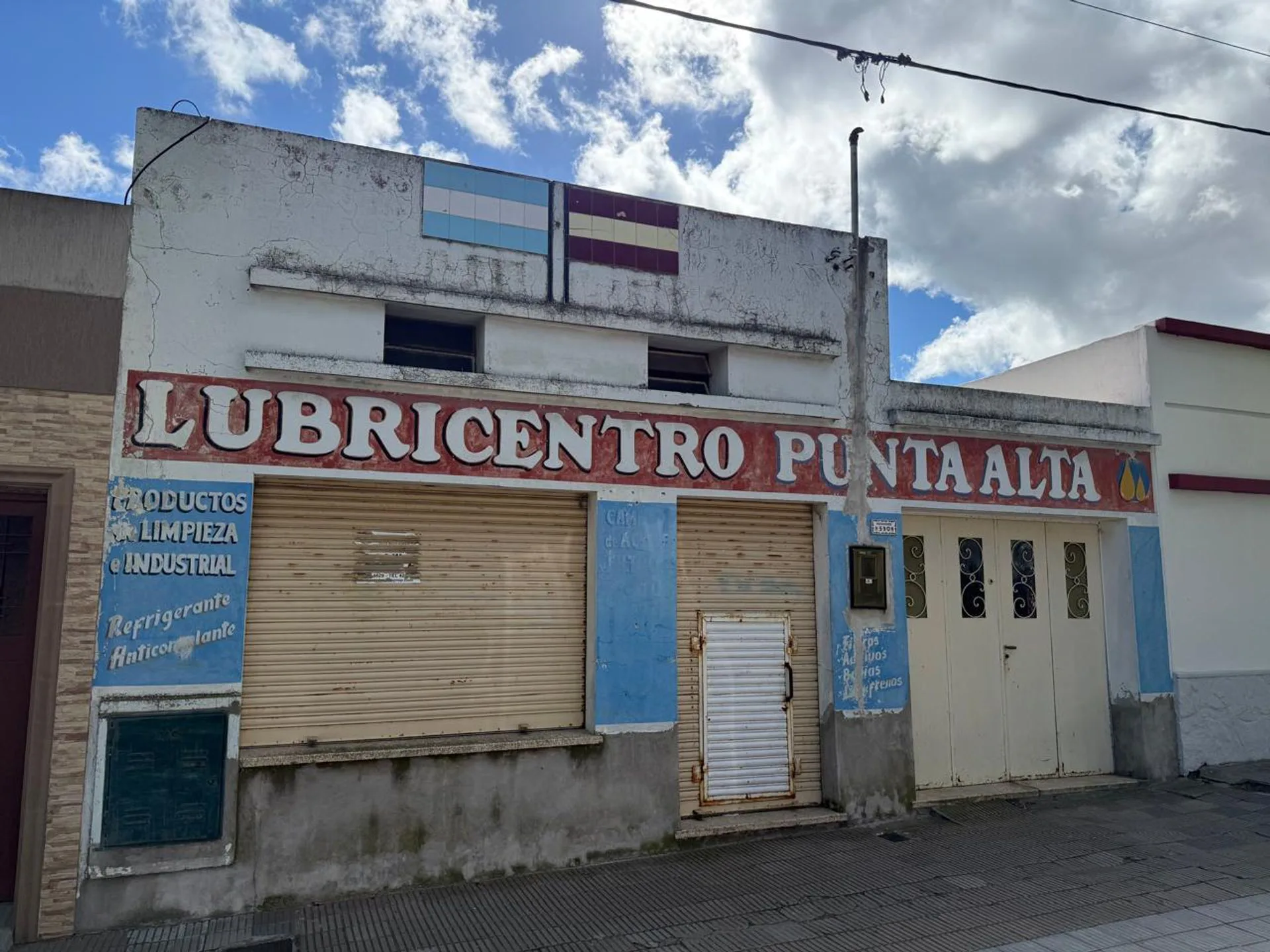 Local con casa y patio a reciclar en Patagones 550 foto 5