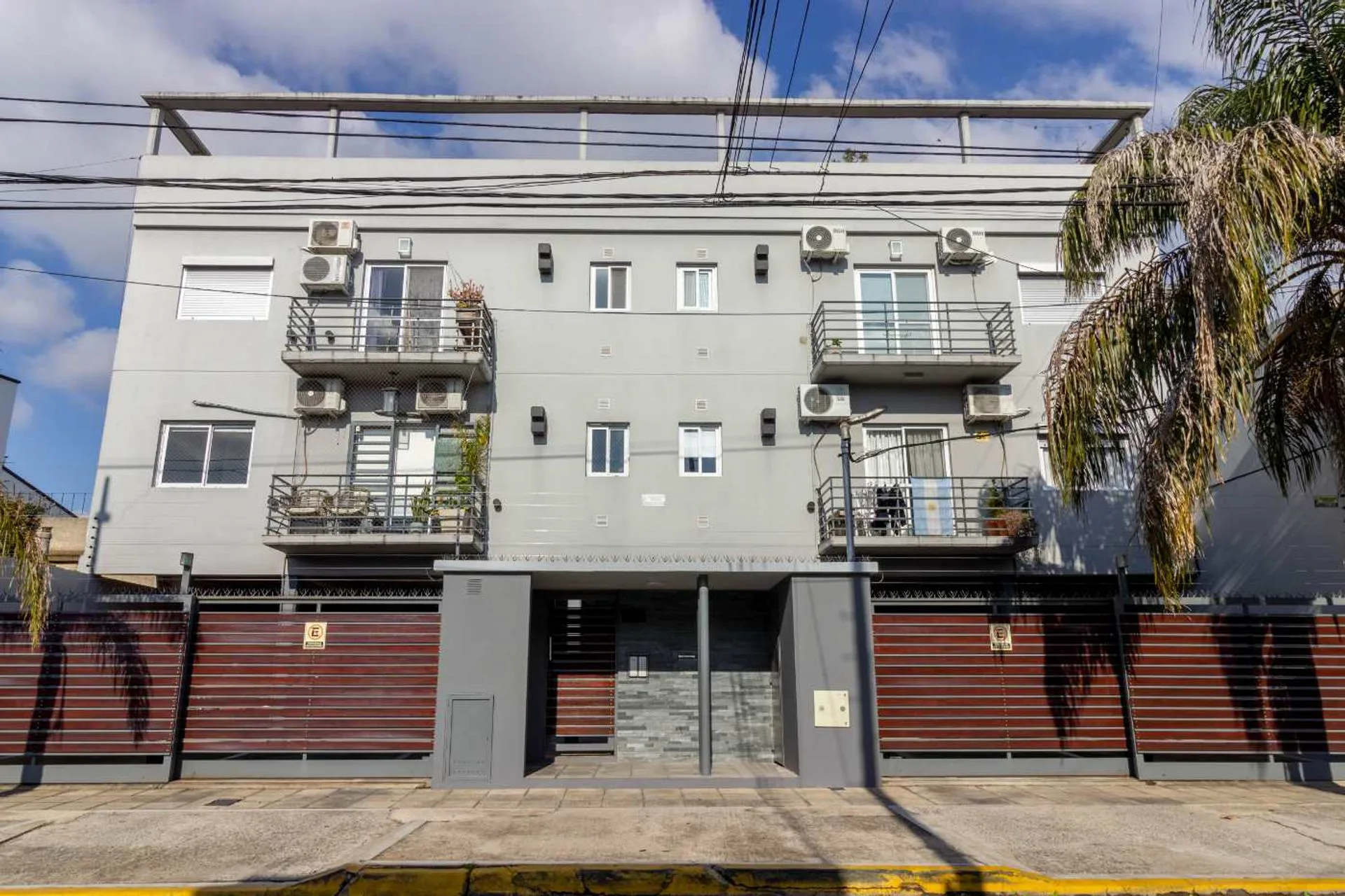 VENTA DEPARTAMENTO 2 AMBIENTES - MUNRO foto 2