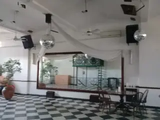 Salon En Importante Avenida - Gendra Propiedades foto 5