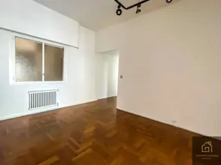 Muy lindo departamento de 4 ambientes super espacioso y luminoso en el barrio de San Telmo foto 2