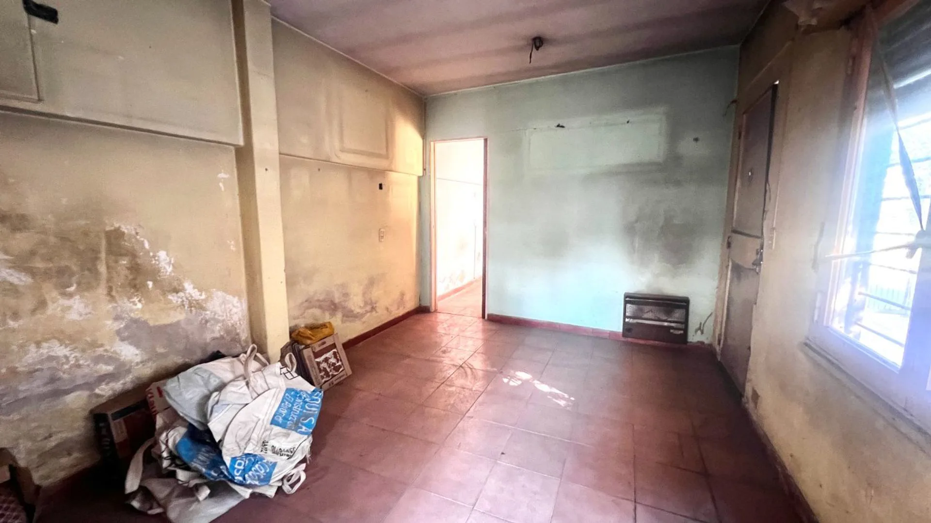 Venta Casa multifliar. a refaccionar en El Palomar foto 3