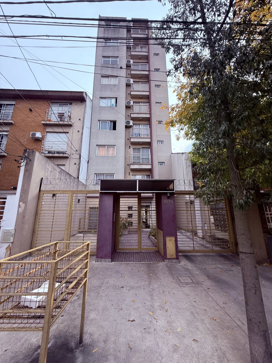 Departamento de Dos Ambientes en Alquiler en Moron foto 2