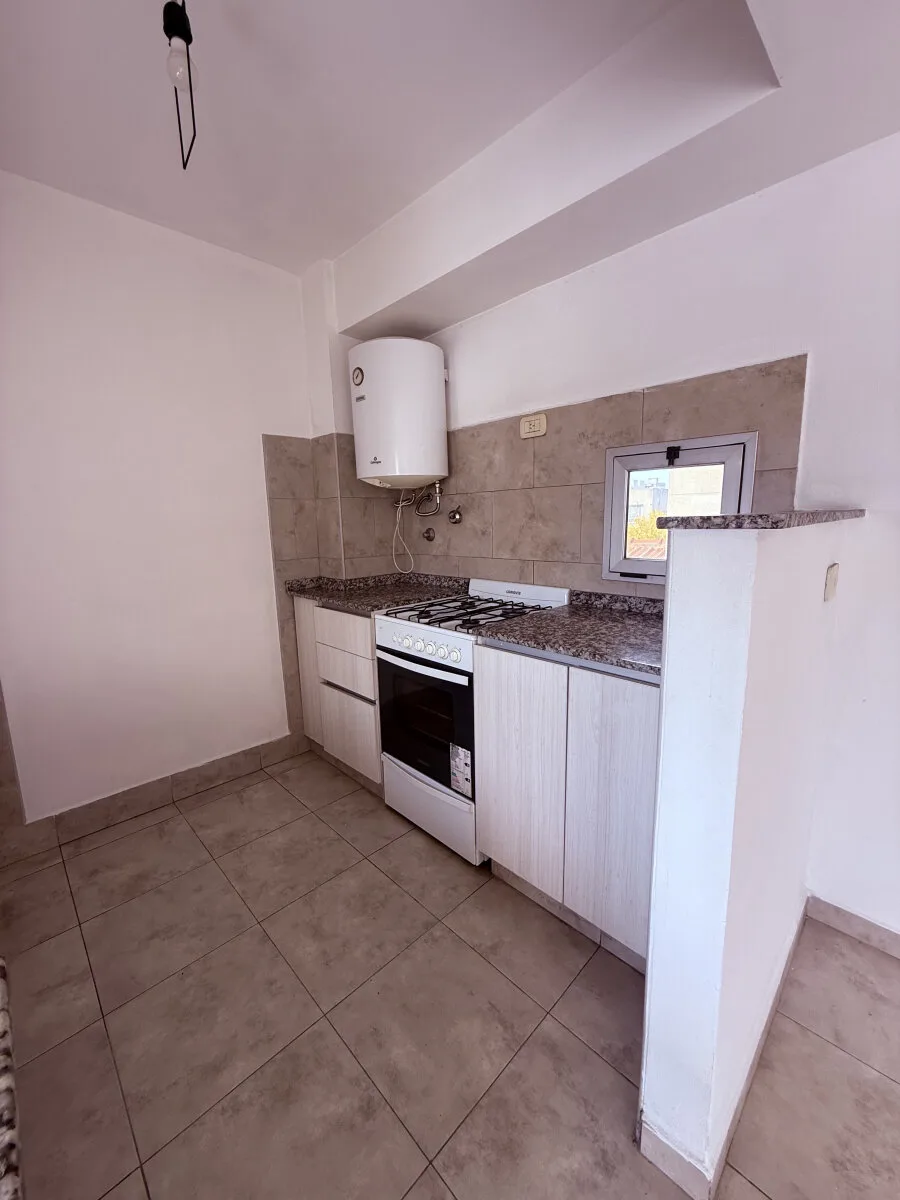 Departamento de Dos Ambientes en Alquiler en Moron foto 4