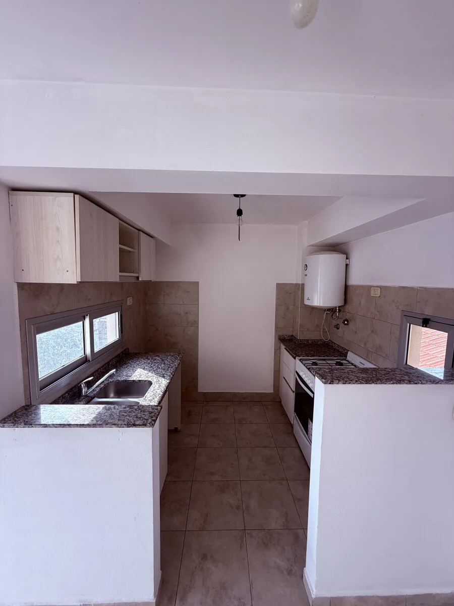 Departamento de Dos Ambientes en Alquiler en Moron foto 5
