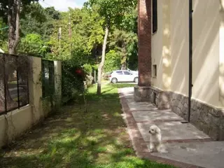 Casa de Estilo Ingles , Quincho, cochera , terraza, jardín, Balcon, sótano, dependencia. foto 1