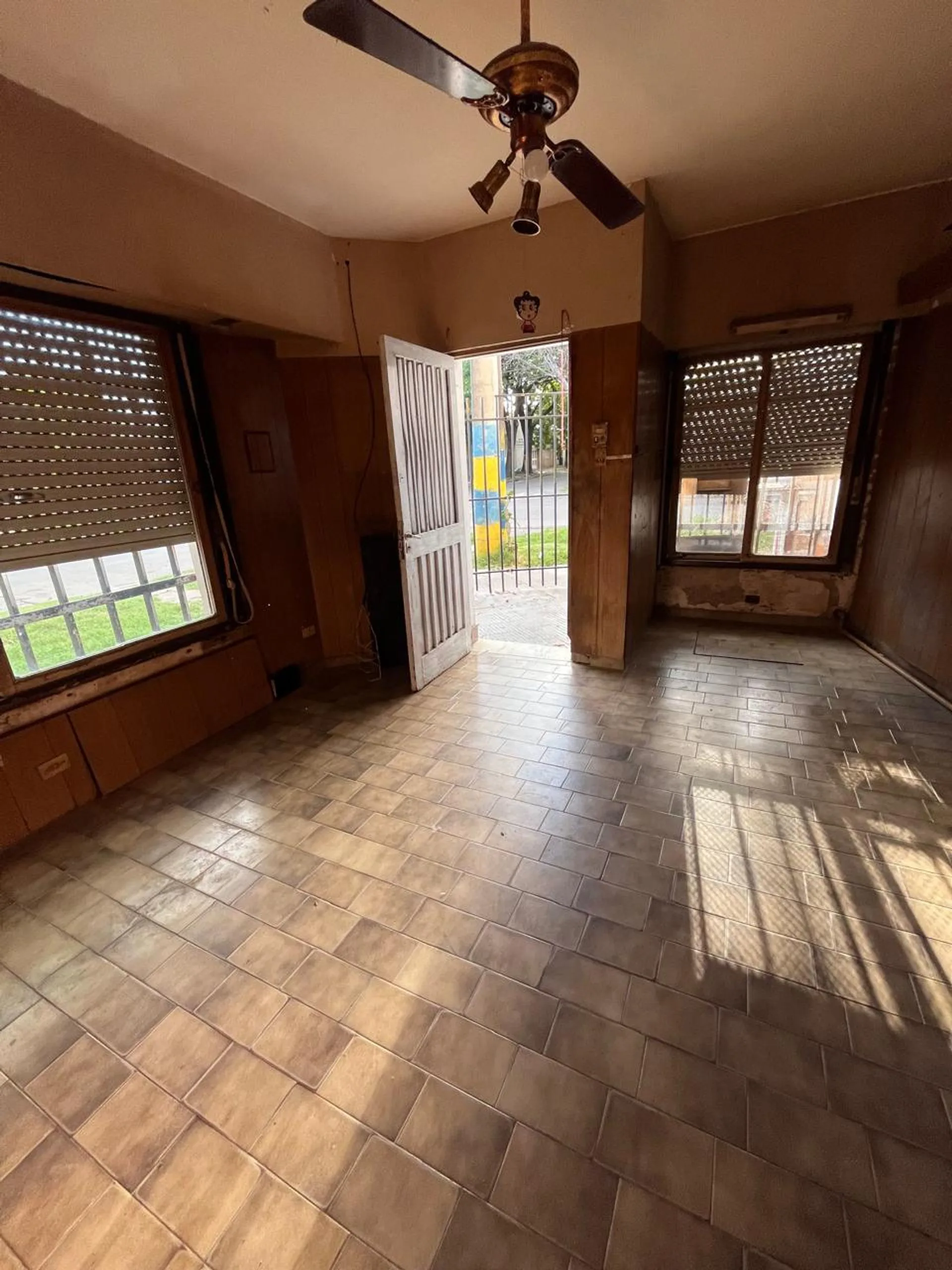 VENTA CASA A RECICLAR ESPAÑA Y HOSPITALES foto 2