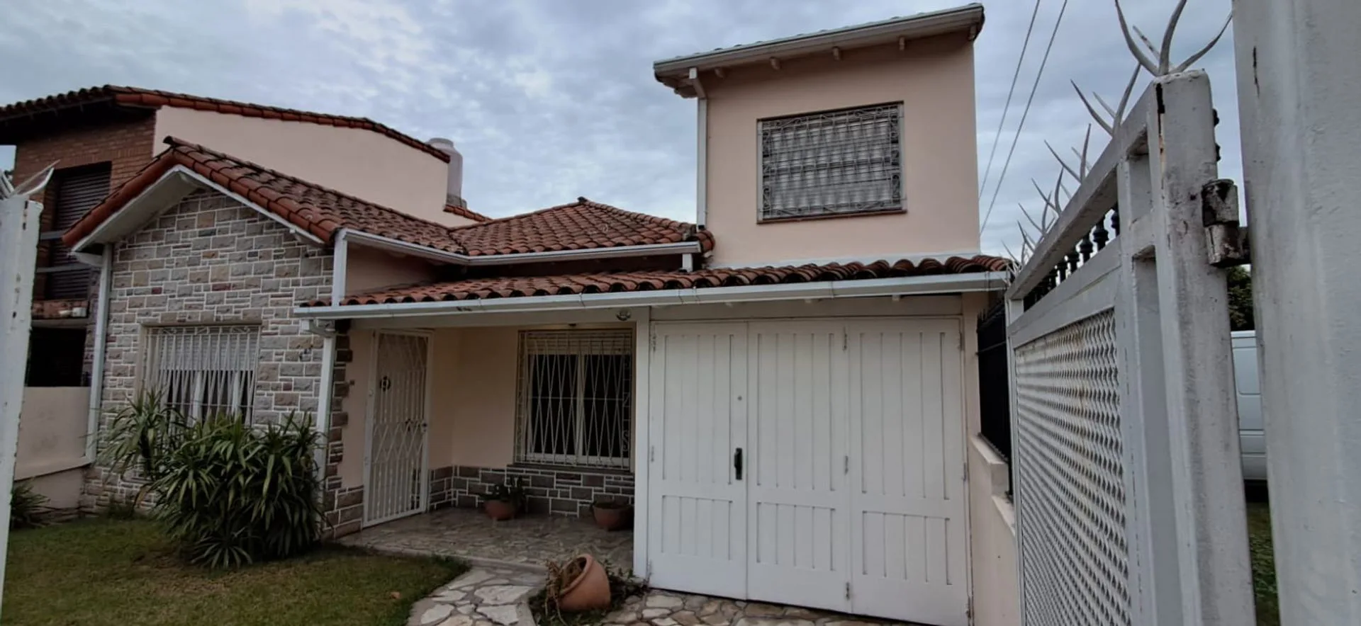CASA 5 AMBIENTES+ LOTE 436 M2+ DPTO.