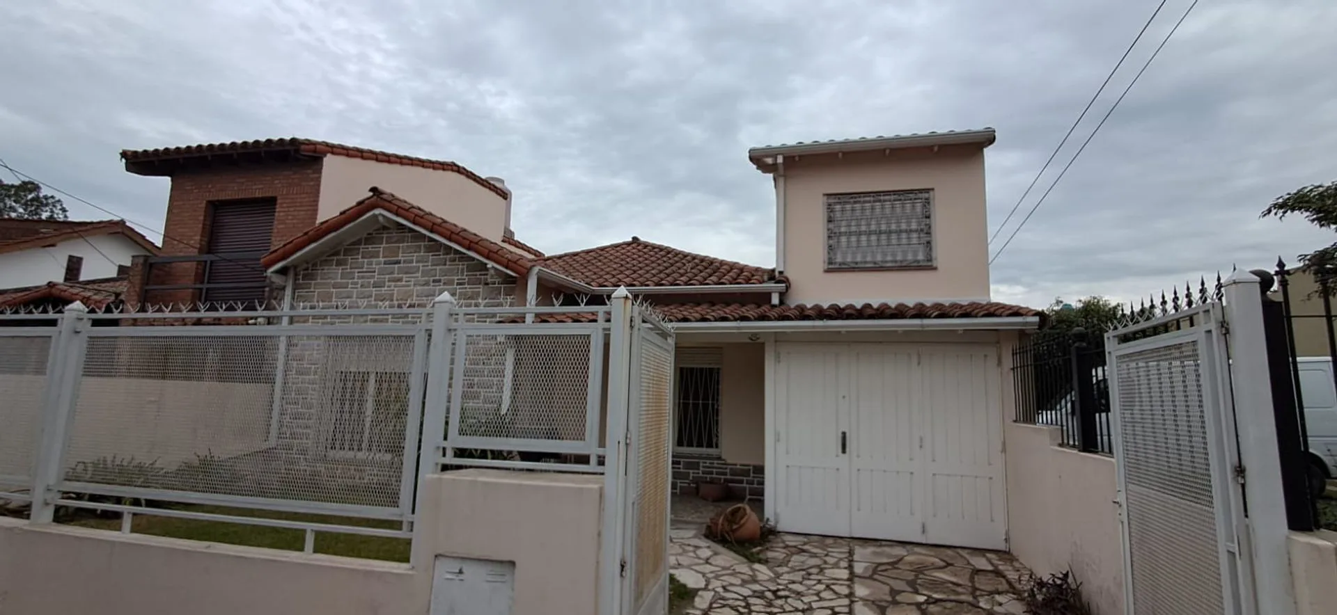 CASA 5 AMBIENTES+ LOTE 436 M2+ DPTO. foto 2
